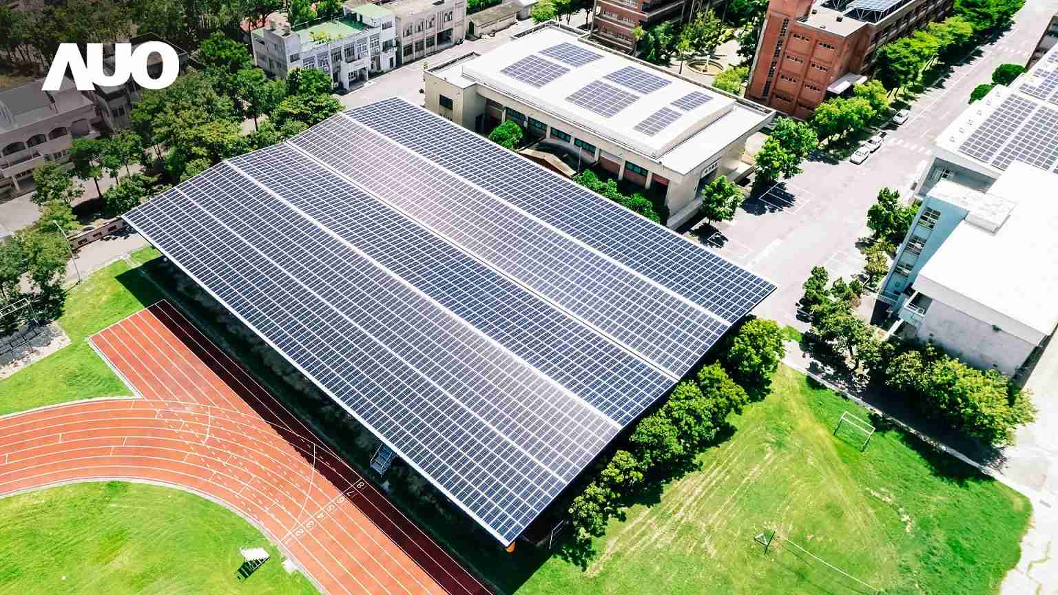 彩霸王SunSteel光电整合型浪板具备快速安装、、、轻量化优势,,可提升15%发电效能,,,通过国际IEC与台湾VPC认证安全、、防漏、、耐候标准